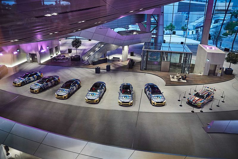 THE 8 X JEFF KOONS: Exklusive Auslieferung der ersten Exemplare in Deutschland in der BMW Welt.