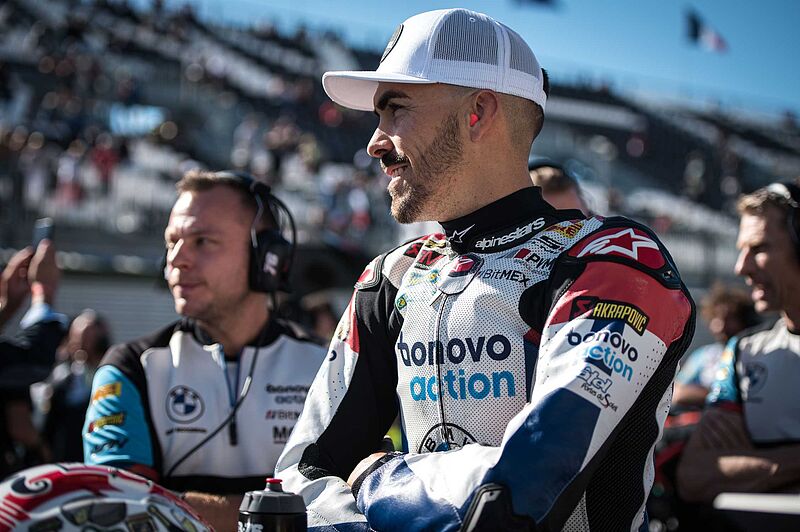 Loris Baz startet auch 2023 als BMW Motorrad WorldSBK Werksfahrer im Bonovo action BMW Racing Team.
