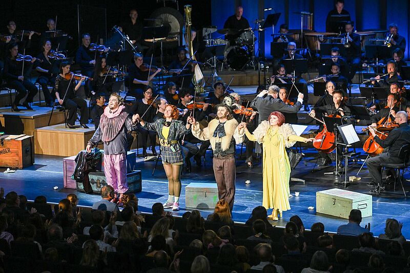 BMW und Münchner Philharmoniker verlängern Zusammenarbeit. Spielfeld Klassik bietet auch in der kommenden Saison vielseitiges Education Programm.