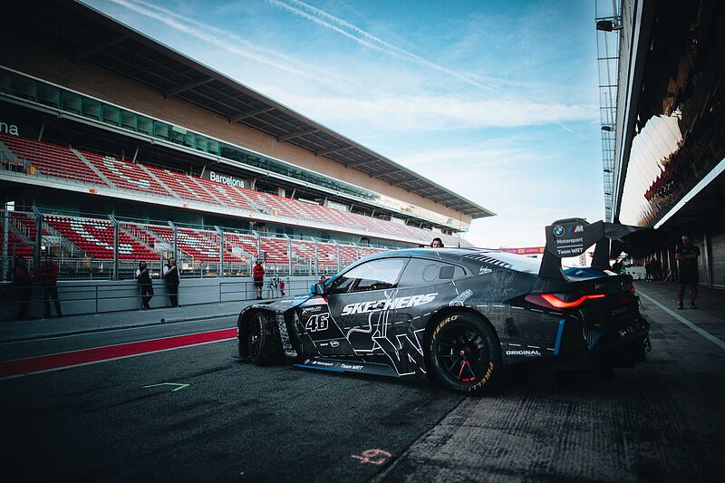 BMW M Team WRT absolviert ersten Test – Valentino Rossi feiert Premiere am Steuer des BMW M4 GT3.