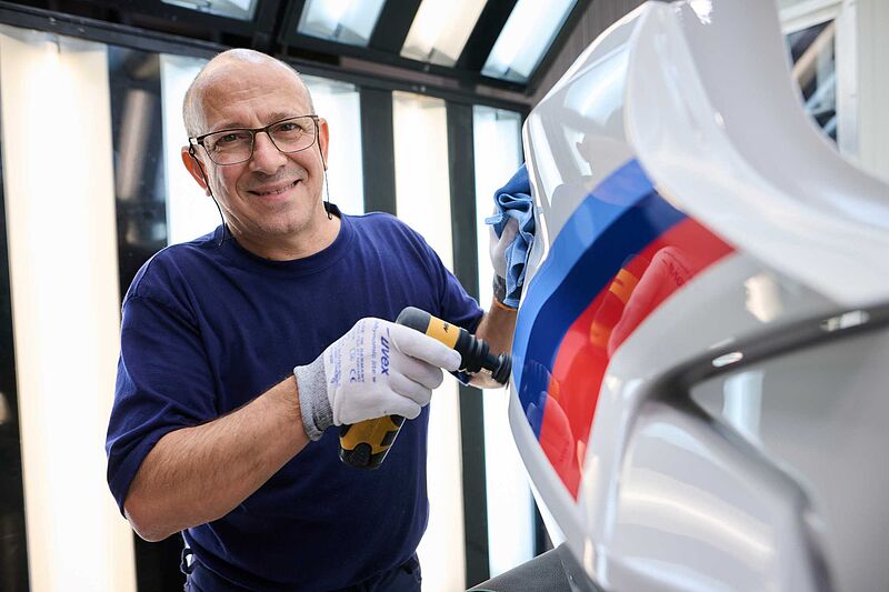 BMW 3.0 CSL: Lackierkunst aus Landshut im Zeichen des stärksten Buchstabens der Welt