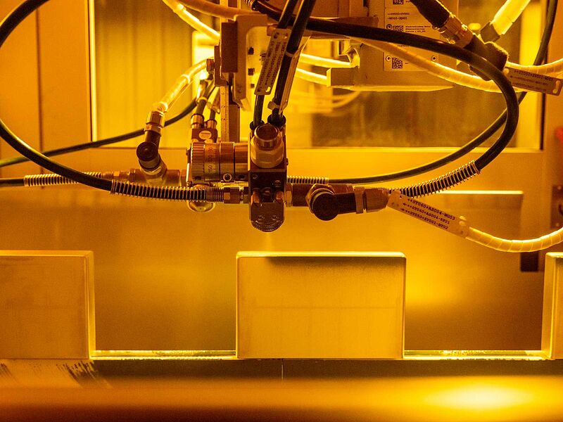 Ausbau der E-Komponentenfertigung in Leipzig: Produktionsstart der ersten Zelllackierungslinie für Batteriemodule