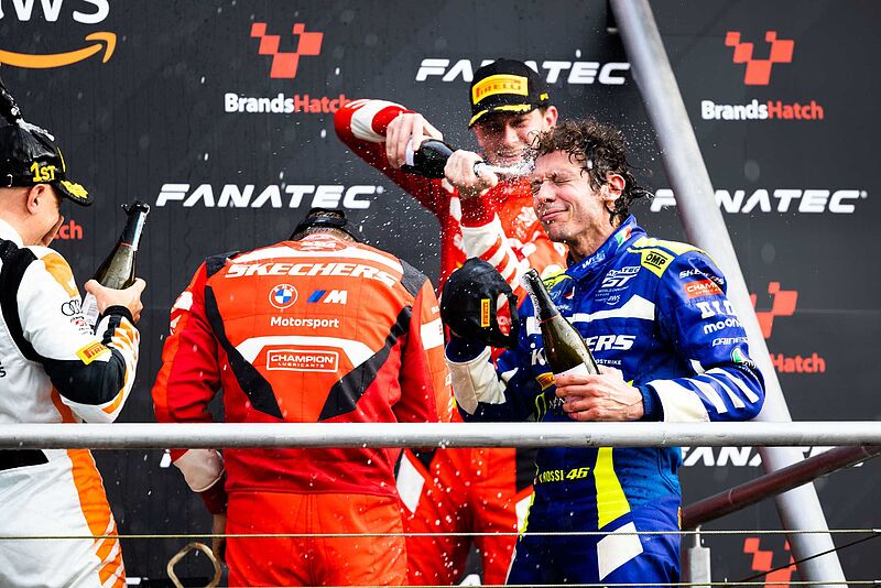 GT World Challenge Europe: BMW M Team WRT zum Sprint-Cup-Auftakt in Brands Hatch dreimal auf dem Podium.