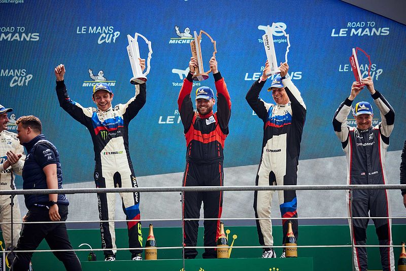 „Road to Le Mans“: BMW M Werksfahrer Valentino Rossi und Max Hesse feiern Siege auf dem „Circuit de la Sarthe“.
