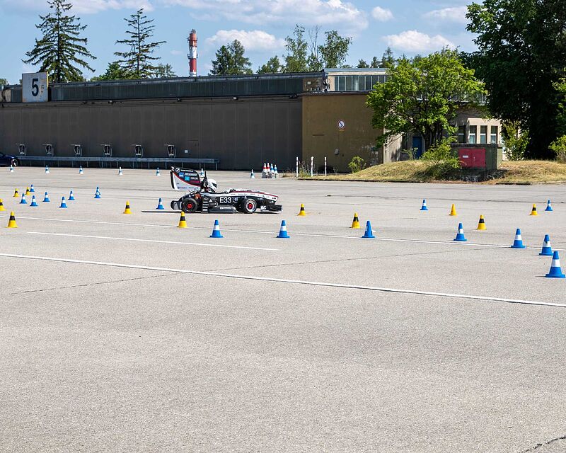 BMW Group Formula Student Teams auf der Zielgerade.