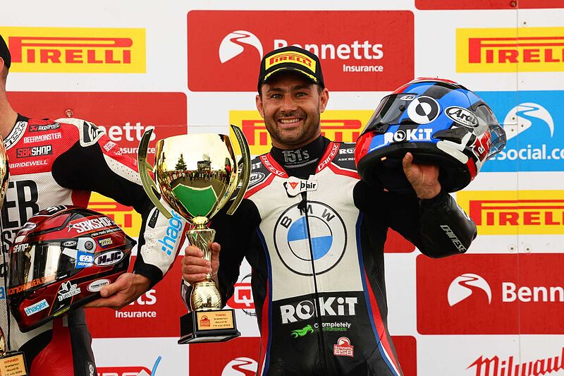 BMW Motorrad Motorsport kehrt mit der WorldSBK ins traditionsreiche Imola zurück – Leon Haslam auf zweiter BMW M 1000 RR des ROKiT BMW Motorrad WorldSBK Teams.