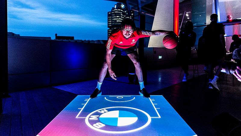 Premiere im BMW Park: Saisonauftakt des FC Bayern München Basketball auf revolutionärem Hightech-Videosportboden.