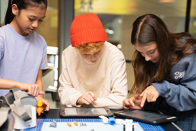 Der Campus in der BMW Welt bietet neue Workshops für Kinder im Bereich Robotik, 3D Druck und Programmieren an