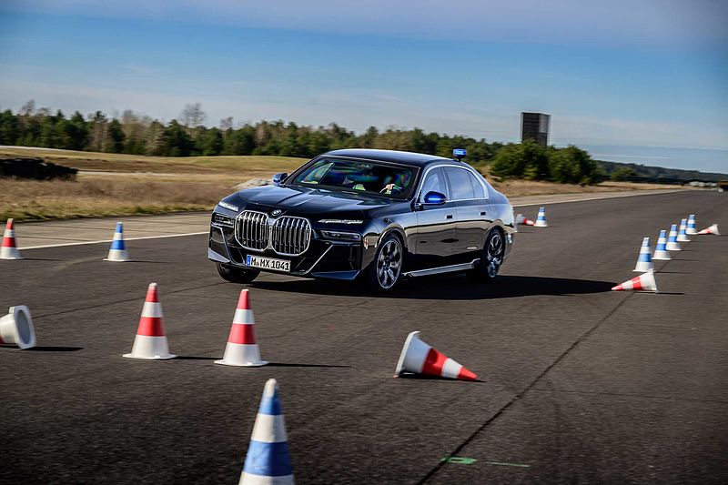 BMW Security Vehicle Trainings: Maßgeschneiderte Sicherheit aus einer Hand.