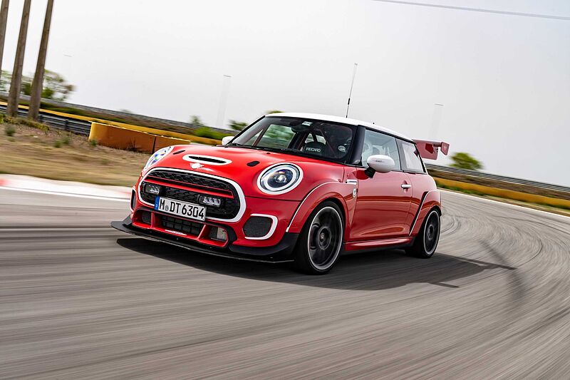 MINI John Cooper Works absolviert weiteren Meilenstein auf seinem Weg zum 24-Stunden-Rennen.