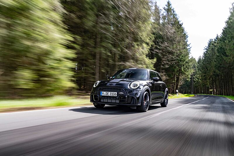 Die pure Essenz des Motorsports: Der MINI John Cooper Works in der limitierten 1to6 Edition.