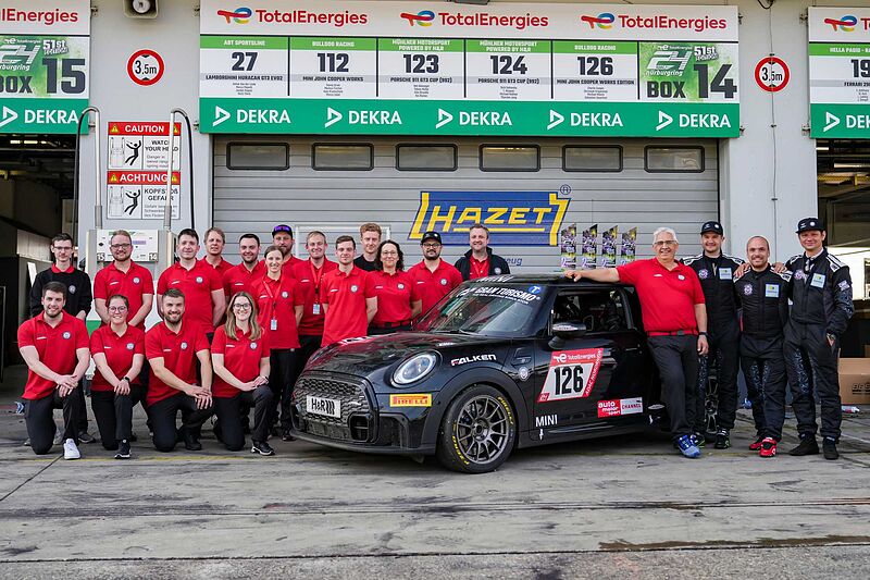 MINI John Cooper Works 1to6 Edition mit 6-Gang Handschalter des Bulldog Racing Teams überzeugt beim 24-Stunden-Rennen auf dem Nürburgring.