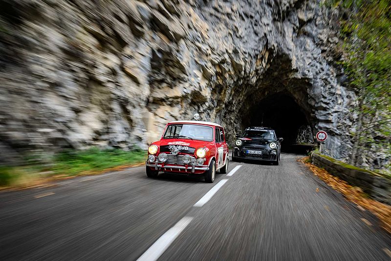 Januar 1964: Historischer Sieg des Classic Mini bei der Rallye Monte Carlo.
