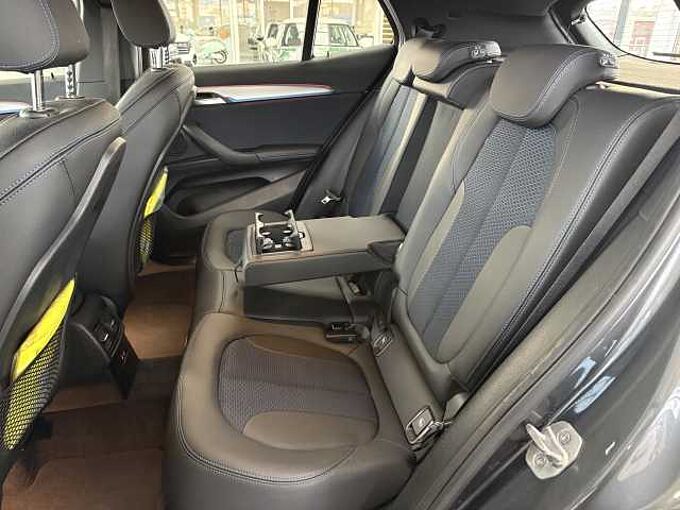 BMW X2 sDrive18i M-Sport / LED / Aut.