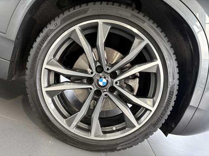 BMW X2 sDrive18i M-Sport / LED / Aut.