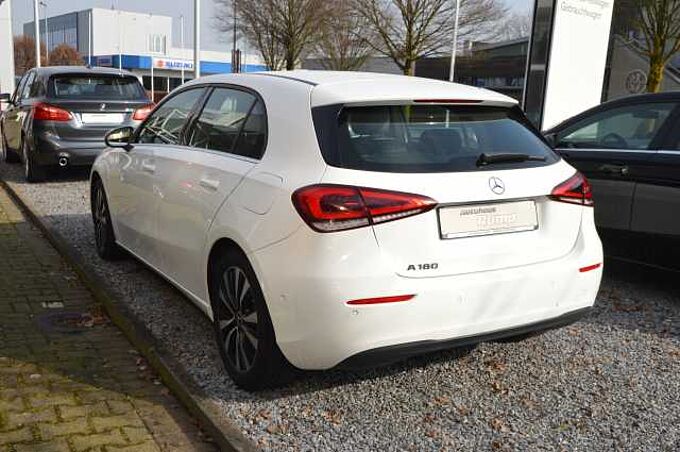Mercedes-Benz A180 Autom. Navi.Sports.