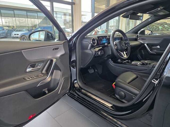 Mercedes-Benz A 250 4Matic 7G-DCT Progressive Multibeam LED / MBUX