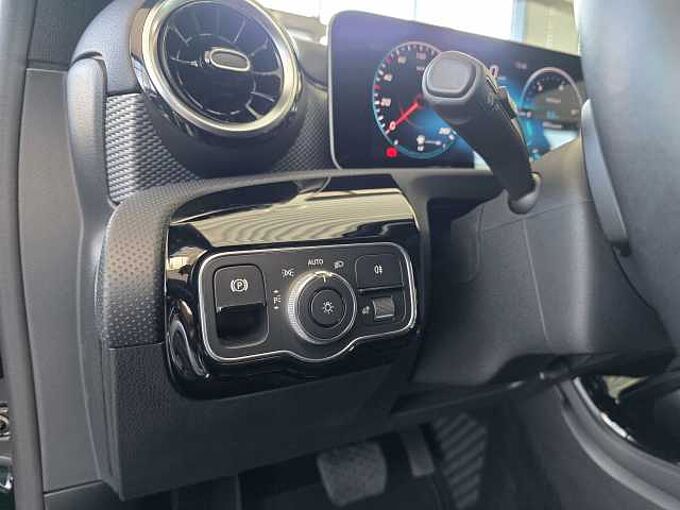 Mercedes-Benz A 250 4Matic 7G-DCT Progressive Multibeam LED / MBUX