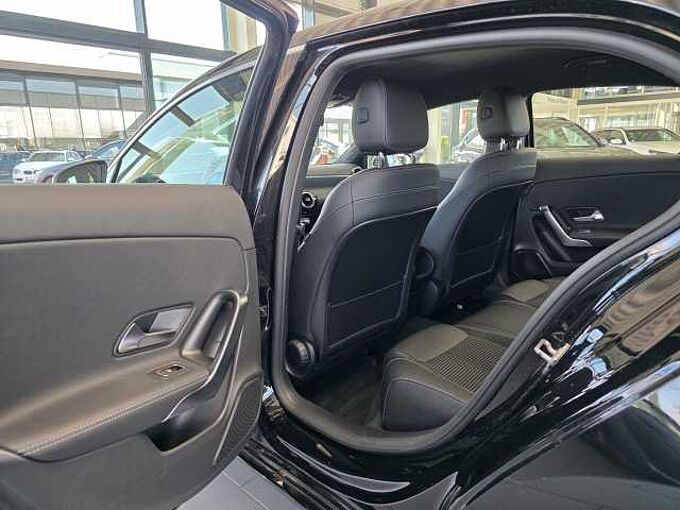 Mercedes-Benz A 250 4Matic 7G-DCT Progressive Multibeam LED / MBUX