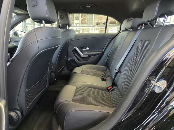 Mercedes-Benz A 250 4Matic 7G-DCT Progressive Multibeam LED / MBUX