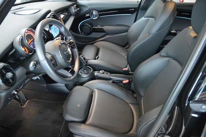 MINI 5-T&Uuml;RER One Aut. Classic Trim