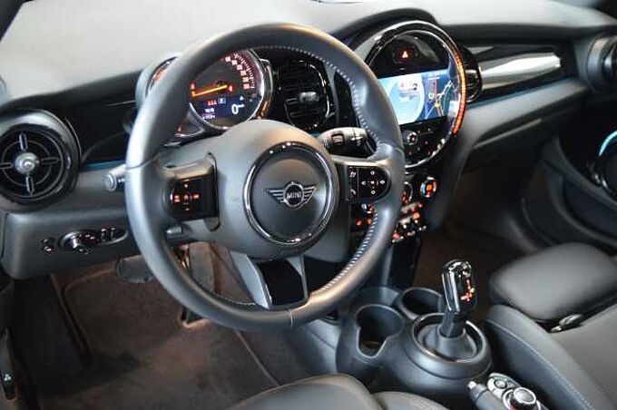 MINI 5-T&Uuml;RER One Aut. Classic Trim