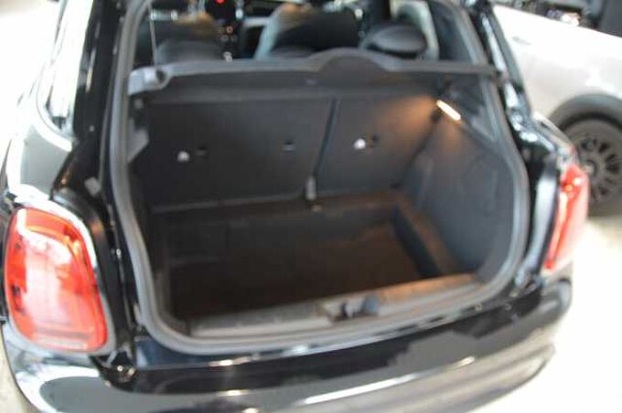 MINI 5-T&Uuml;RER One Aut. Classic Trim