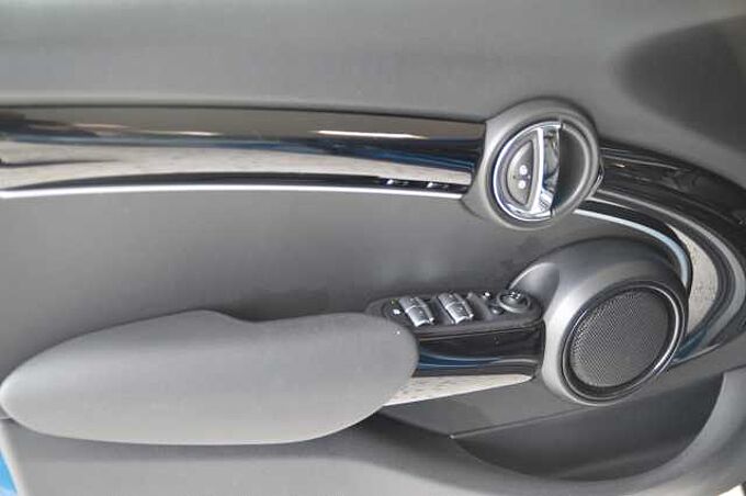 MINI ONE 5-T&Uuml;RER Pano,Navi