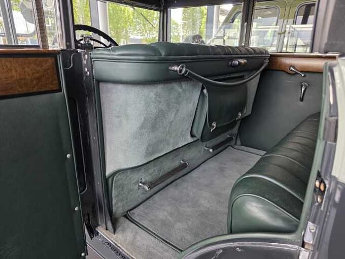 Mercedes-Benz Stuttgart 260 (W11) 
