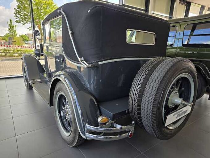 Mercedes-Benz Stuttgart 260 (W11) 