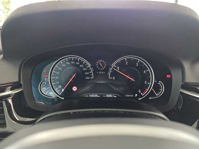 BMW 520d Touring Sport Line HUD/PANO/AHK/RFK/Adapt.LED