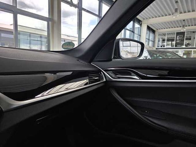BMW 520d Touring Sport Line HUD/PANO/AHK/RFK/Adapt.LED
