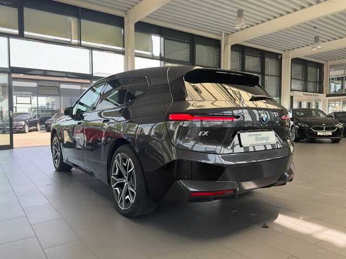 BMW iX xDrive50 Sportpaket/B&W/Drive.Prof./Luft