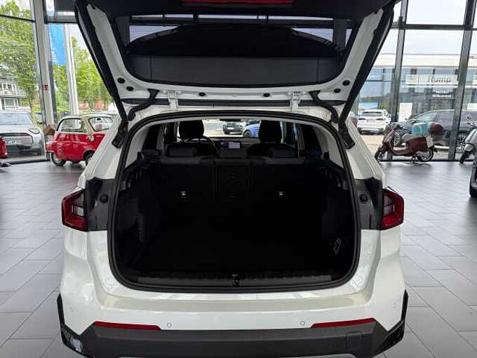 BMW X1 sDrive18i AHK,Adapt.LED,NAVI,RFK