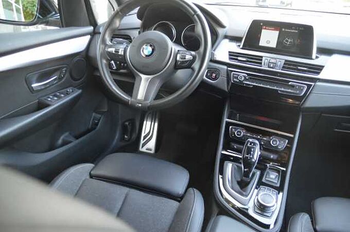 BMW 218i Act. Tour. Autom. Modell M Sport