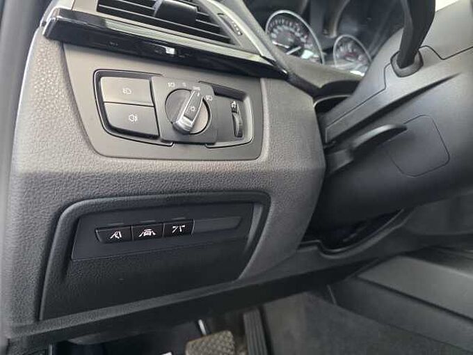 BMW 320d Sport Line AHK/HUD/Navi/Leder/RFK