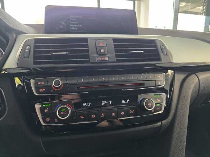 BMW 320d Sport Line AHK/HUD/Navi/Leder/RFK