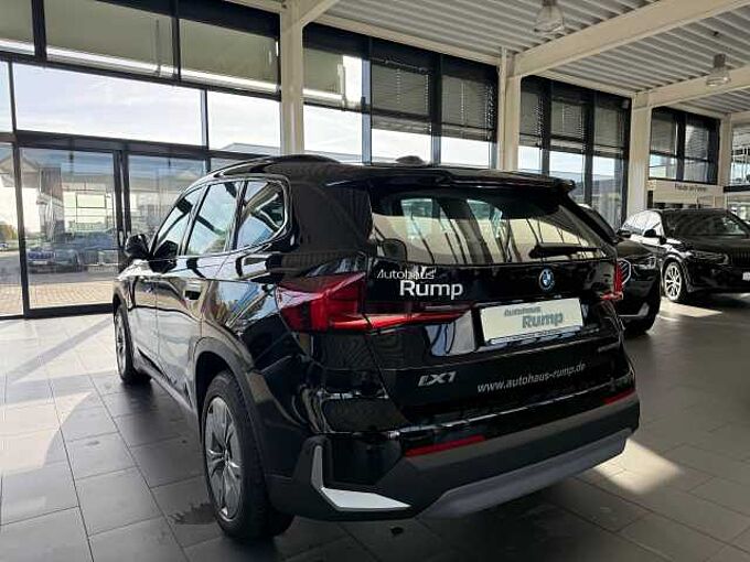 BMW iX1 eDrive20 | NAVI | KAMERA | PARKASSISTENT | SHZ