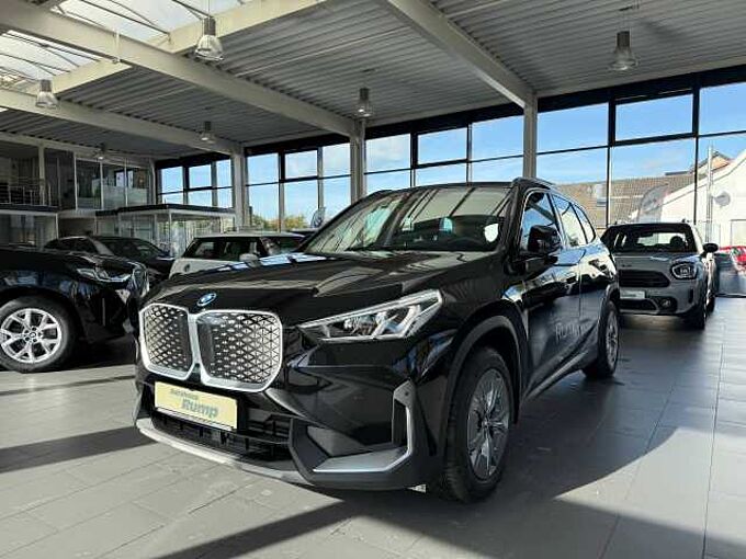 BMW iX1 eDrive20 | Navi | LED | SHZ| Kamera | Parkassistent