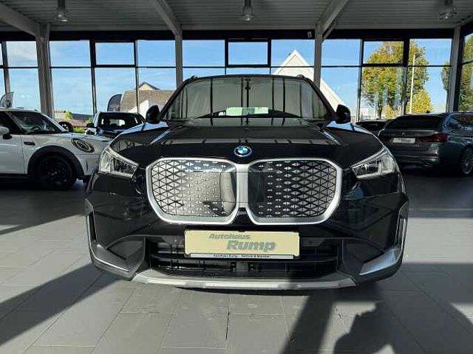 BMW iX1 eDrive20 | Navi | LED | SHZ| Kamera | Parkassistent