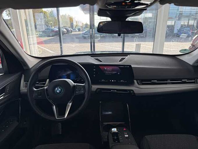 BMW iX1 eDrive20 | Navi | LED | SHZ| Kamera | Parkassistent