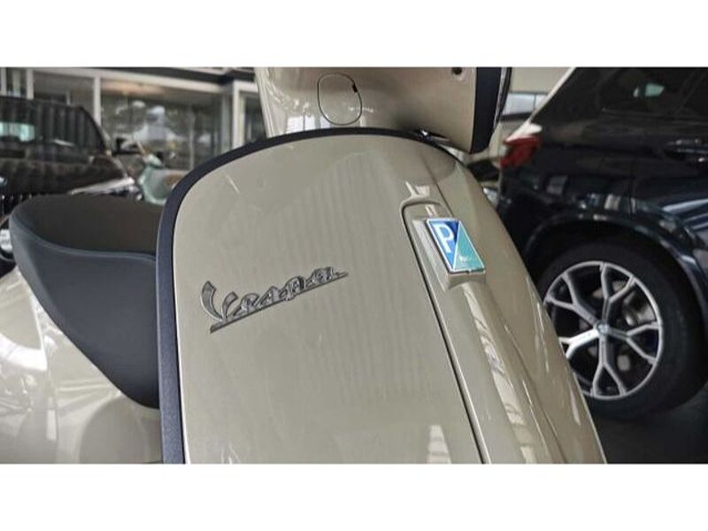 Vespa Primavera 50 S beige MJ 24 Cockpit