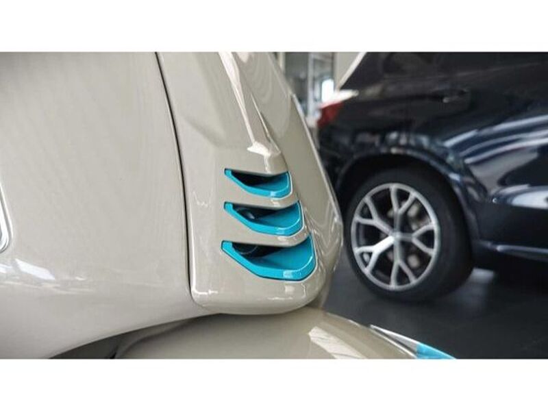 Vespa Primavera 50 S beige MJ 24 Cockpit