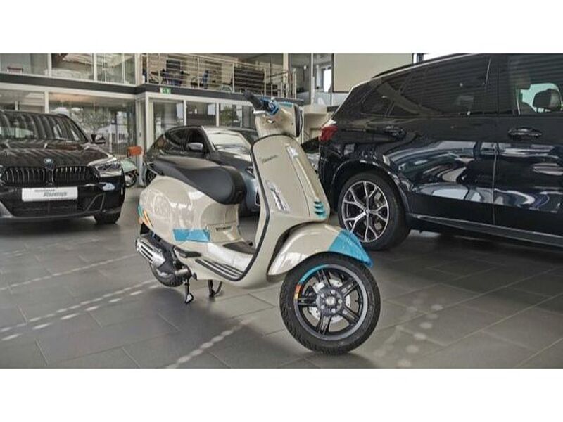 Vespa Primavera 50 S beige MJ 24 Cockpit