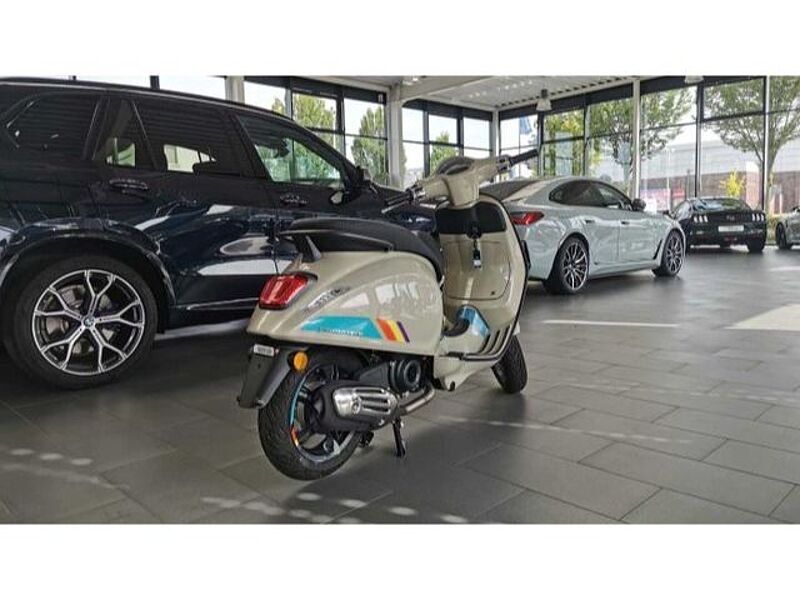 Vespa Primavera 50 S beige MJ 24 Cockpit