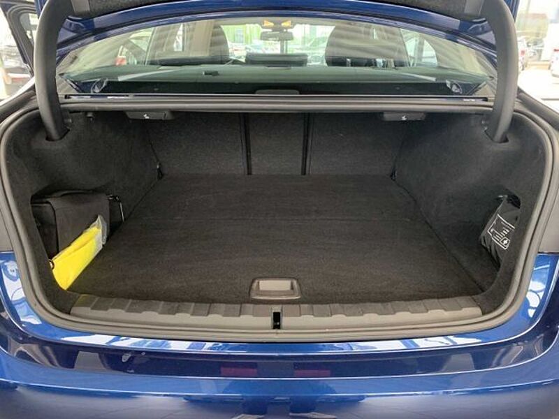 BMW 330e Advantage HUD LiveCo. Prof. Driv.