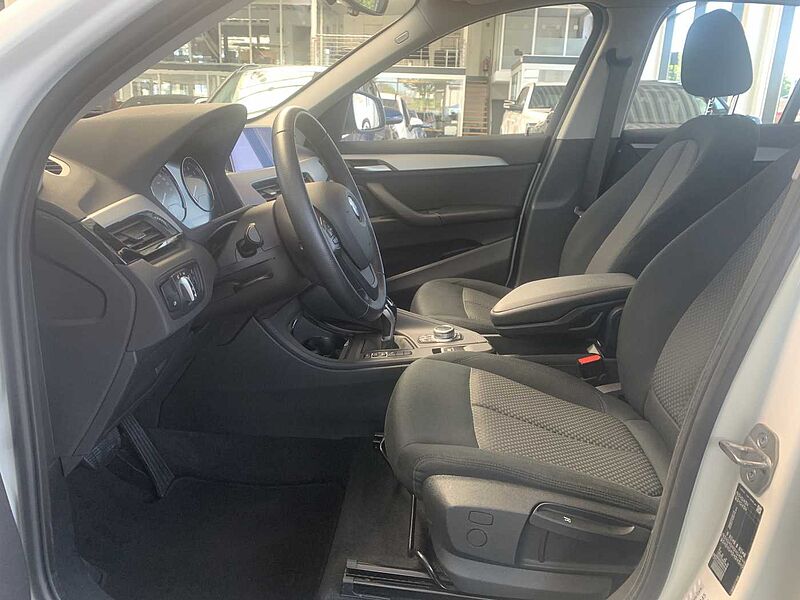 BMW X1 sDrive18i Advantage Aut. Navi/LED/SHZ