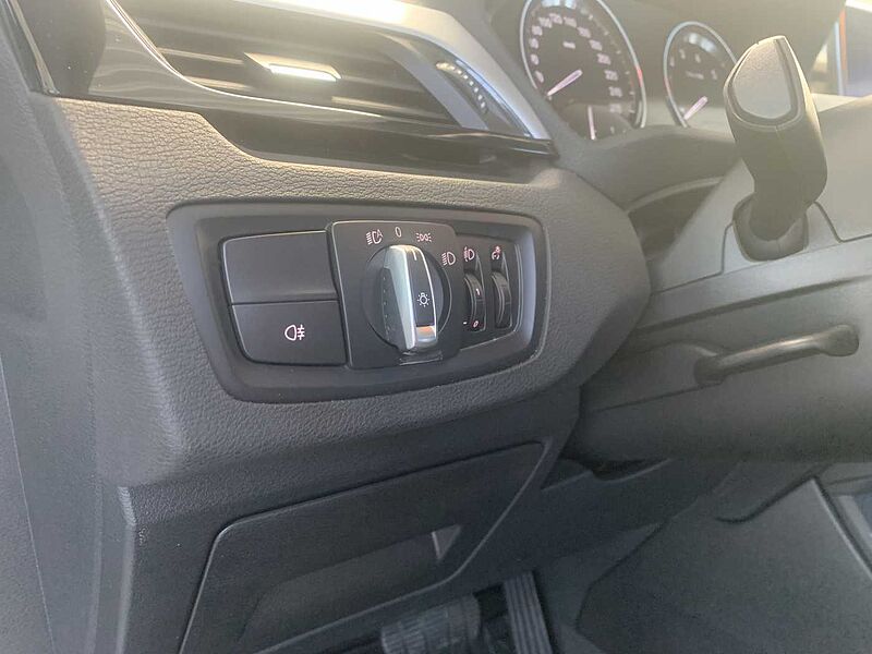 BMW X1 sDrive18i Advantage Aut. Navi/LED/SHZ