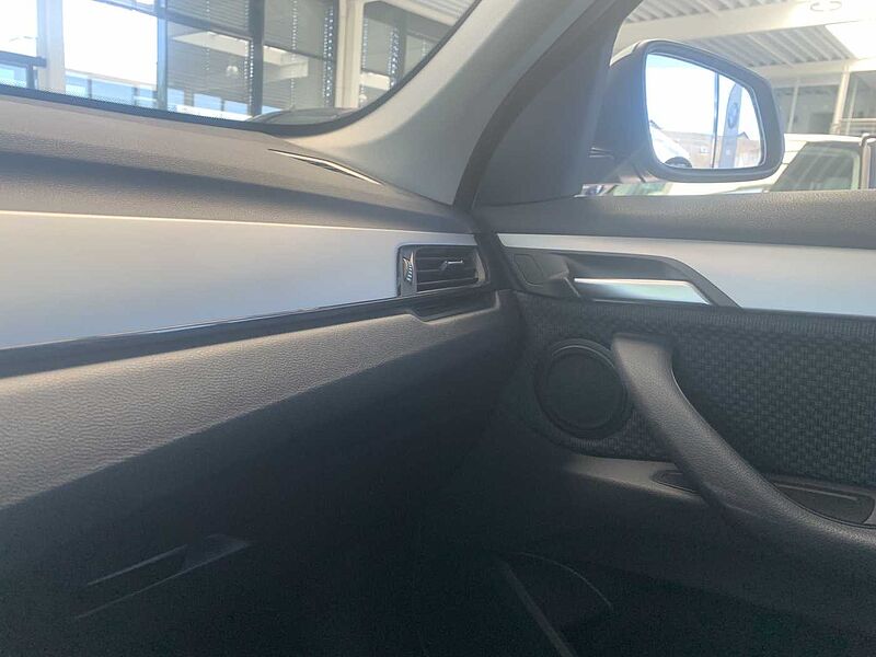 BMW X1 sDrive18i Advantage Aut. Navi/LED/SHZ