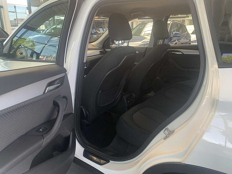 BMW X1 sDrive18i Advantage Aut. Navi/LED/SHZ
